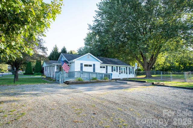 95 Elysinia Avenue, Waynesville, NC 28786