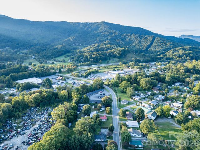 95 Elysinia Avenue, Waynesville, NC 28786