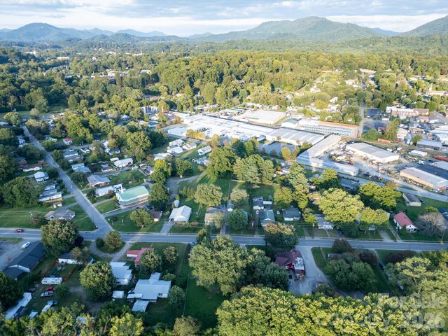 95 Elysinia Avenue, Waynesville, NC 28786