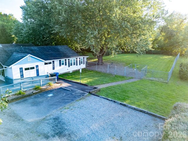 95 Elysinia Avenue, Waynesville, NC 28786