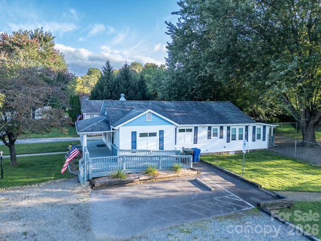95 Elysinia Avenue, Waynesville, NC 28786