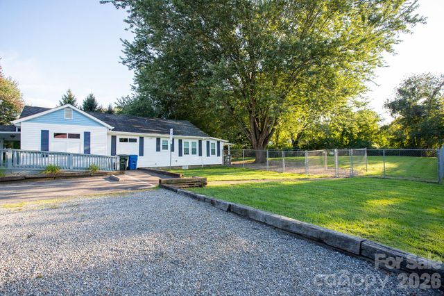 95 Elysinia Avenue, Waynesville, NC 28786