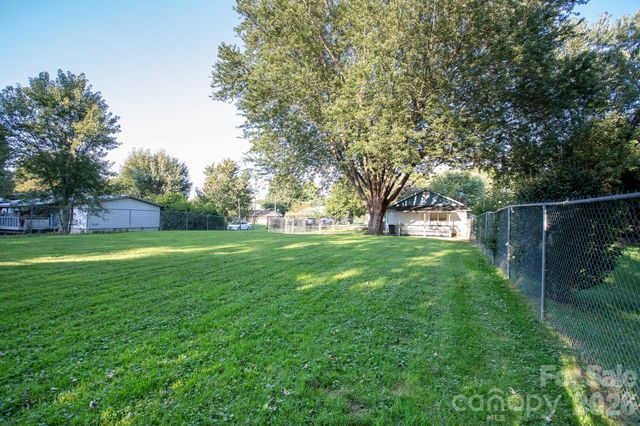 95 Elysinia Avenue, Waynesville, NC 28786