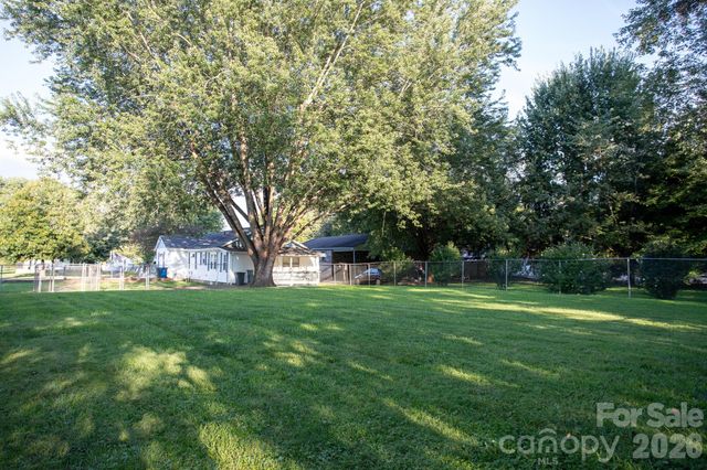 95 Elysinia Avenue, Waynesville, NC 28786
