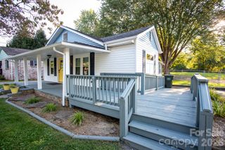 95 Elysinia Avenue, Waynesville, NC 28786