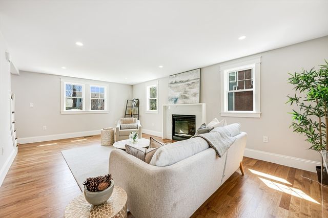 6 Ivy Circle, Winchester, MA 01890