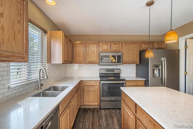 10063 Scenic Ridge Boulevard, Holly, MI 48442
