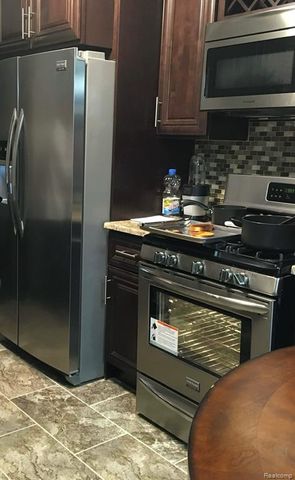 14120 Dixie, Redford, MI 48239