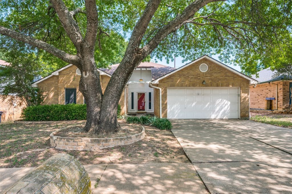 7017 Hawaii Lane, Arlington, TX 76016