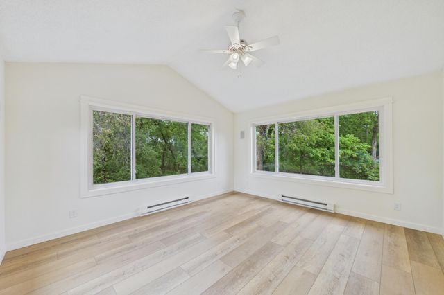 10460 Buckingham Drive, Eden Prairie, MN 55347