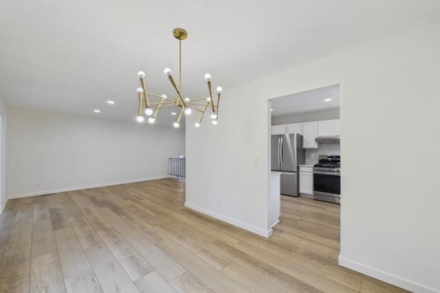 10460 Buckingham Drive, Eden Prairie, MN 55347