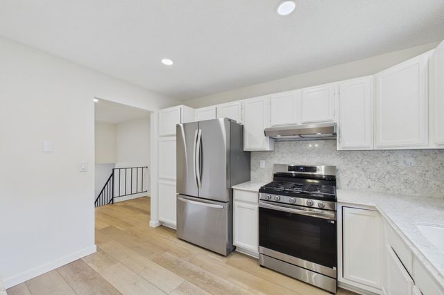 10460 Buckingham Drive, Eden Prairie, MN 55347