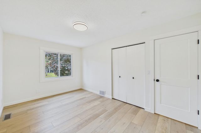 10460 Buckingham Drive, Eden Prairie, MN 55347