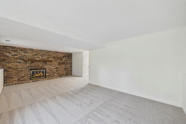 10460 Buckingham Drive, Eden Prairie, MN 55347