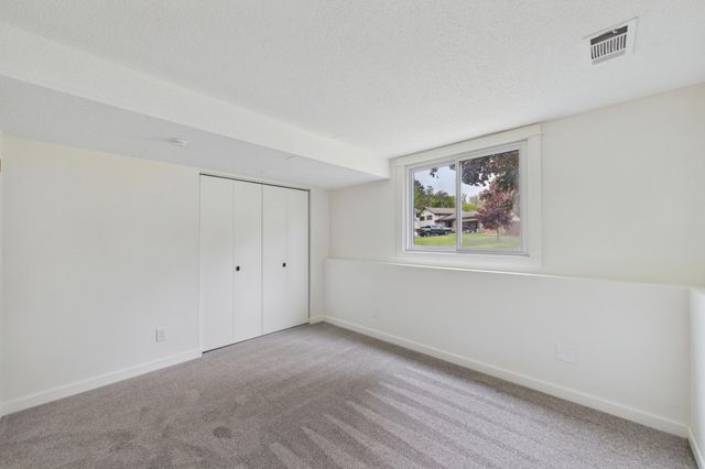 10460 Buckingham Drive, Eden Prairie, MN 55347