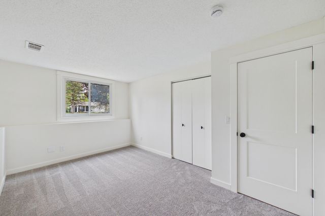 10460 Buckingham Drive, Eden Prairie, MN 55347