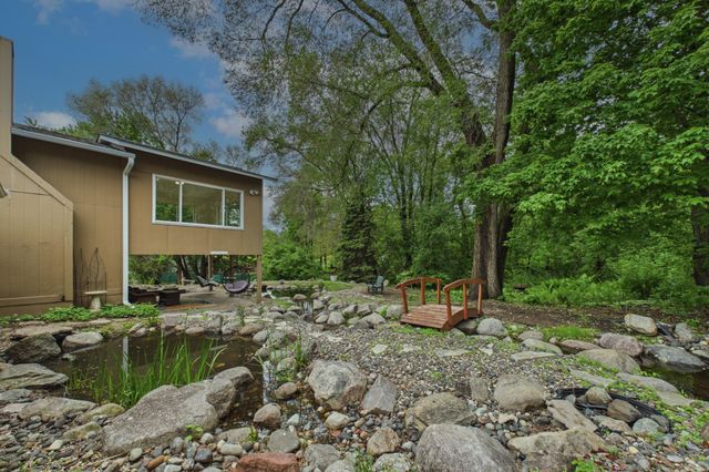 10460 Buckingham Drive, Eden Prairie, MN 55347