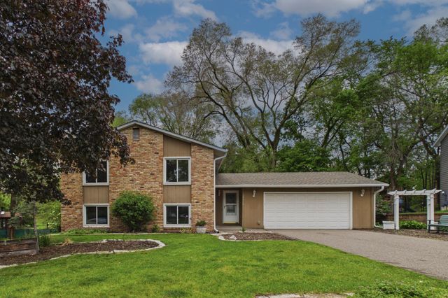 10460 Buckingham Drive, Eden Prairie, MN 55347