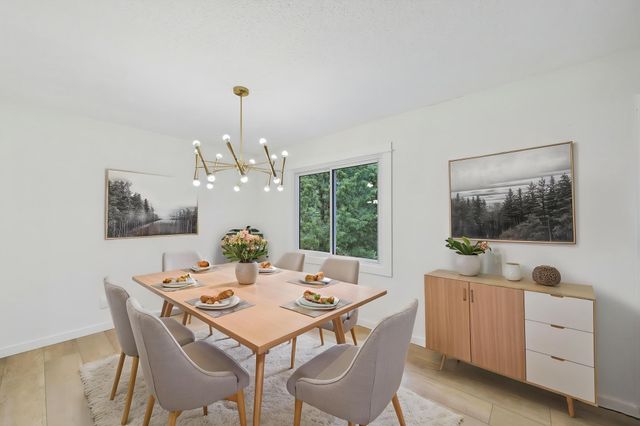 10460 Buckingham Drive, Eden Prairie, MN 55347