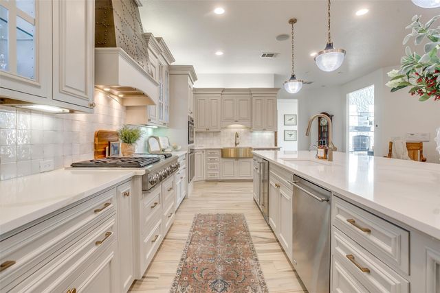 431 Sugar Tree Drive, Lipan, TX 76462