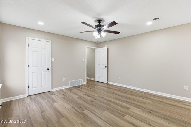 5645 E Kaitlyn Drive, Walls, MS 38680