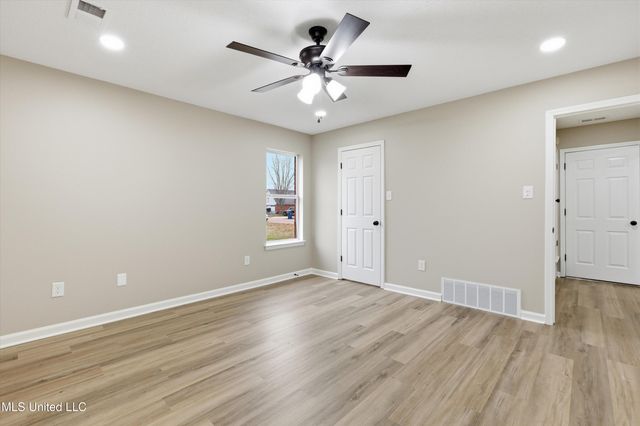 5645 E Kaitlyn Drive, Walls, MS 38680