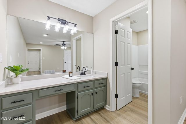 5645 E Kaitlyn Drive, Walls, MS 38680