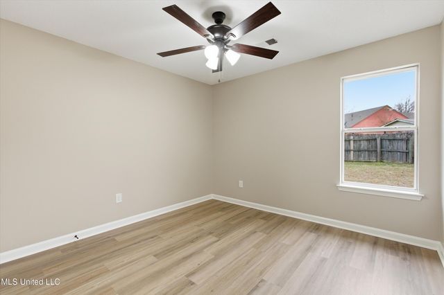 5645 E Kaitlyn Drive, Walls, MS 38680