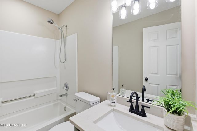 5645 E Kaitlyn Drive, Walls, MS 38680