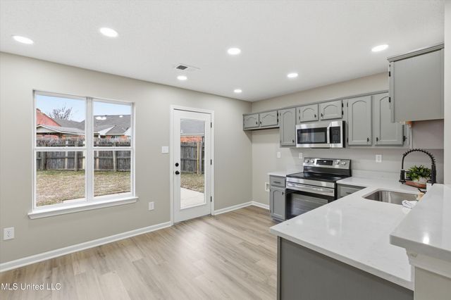 5645 E Kaitlyn Drive, Walls, MS 38680