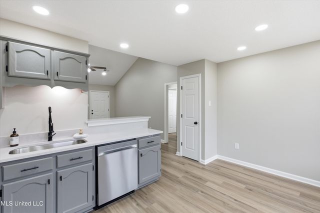 5645 E Kaitlyn Drive, Walls, MS 38680