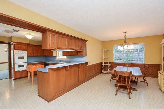 5422 Foresthaven Drive, Houston, TX 77066