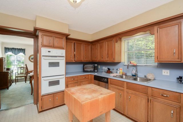 5422 Foresthaven Drive, Houston, TX 77066