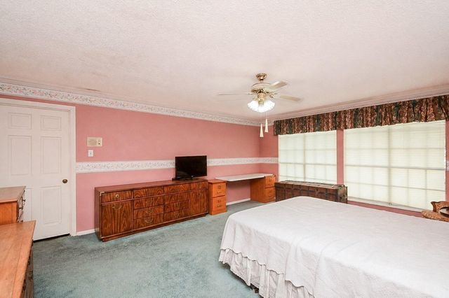 5422 Foresthaven Drive, Houston, TX 77066