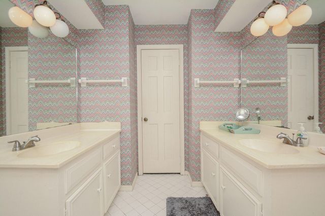 5422 Foresthaven Drive, Houston, TX 77066