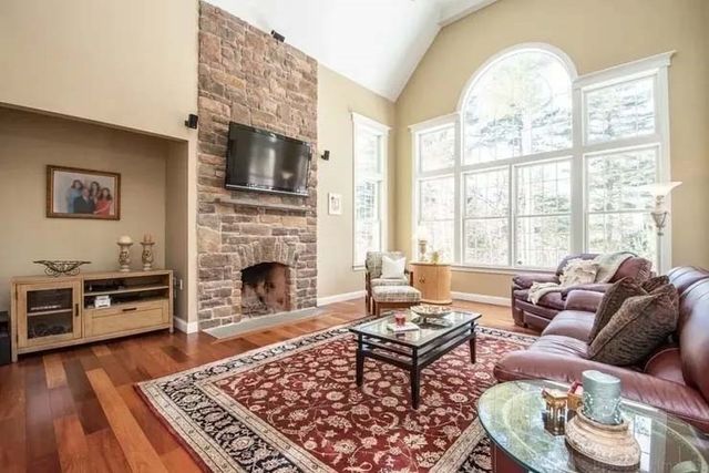 55 Lawson Rd, Westford, MA 01886