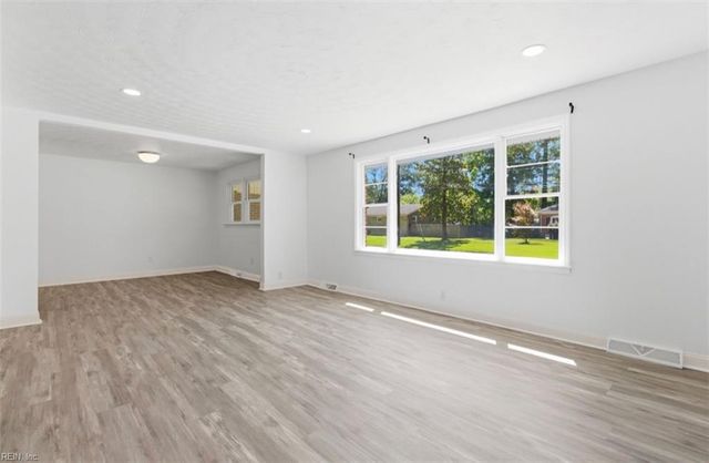 308 Mapleshore DR, Chesapeake, VA 23320