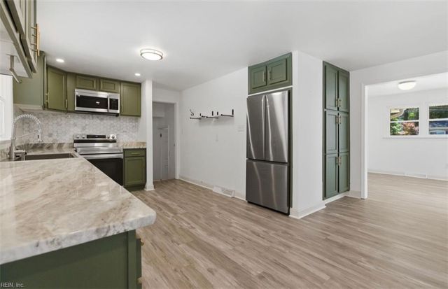 308 Mapleshore DR, Chesapeake, VA 23320
