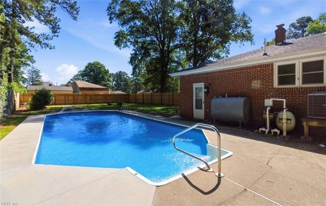 308 Mapleshore DR, Chesapeake, VA 23320