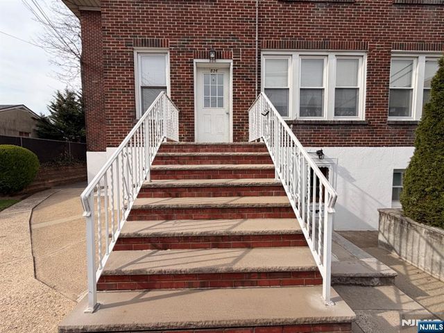536 Lake Avenue Apt 4, Lyndhurst, NJ 07071