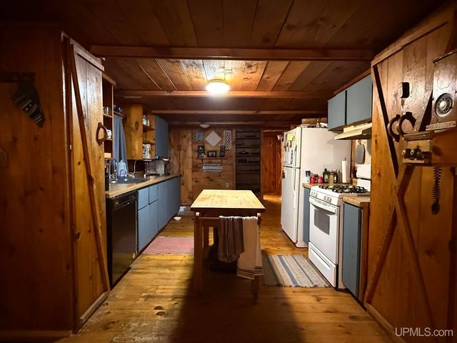 1479 County Rd 424 Roads, Crystal Falls, MI 49920