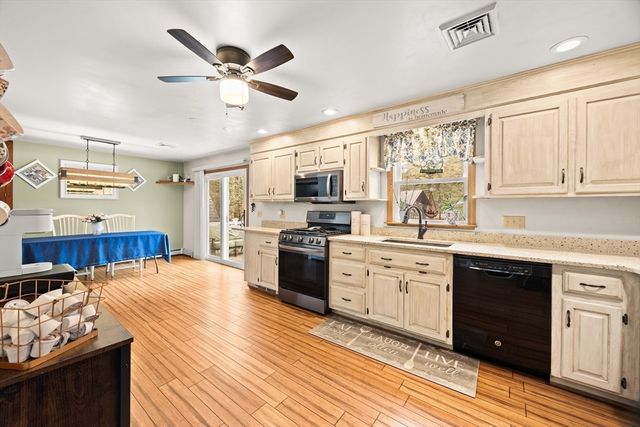 30 Sandy Beach Rd, Plymouth, MA 02360