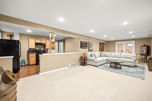 30 Sandy Beach Rd, Plymouth, MA 02360