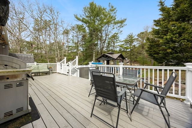 30 Sandy Beach Rd, Plymouth, MA 02360