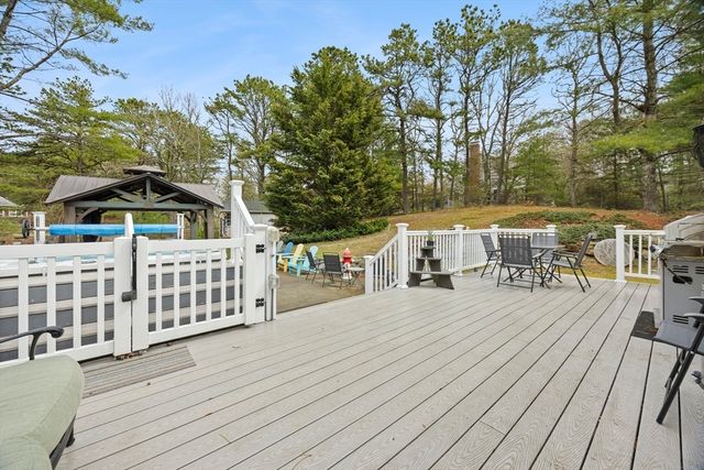 30 Sandy Beach Rd, Plymouth, MA 02360