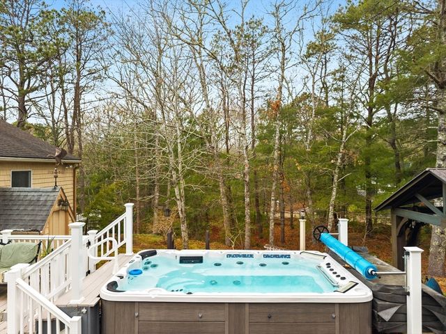 30 Sandy Beach Rd, Plymouth, MA 02360