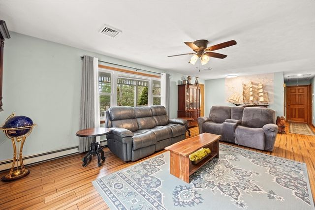 30 Sandy Beach Rd, Plymouth, MA 02360