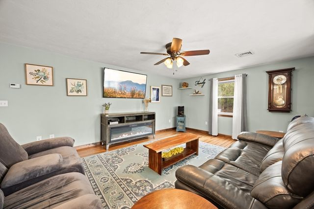 30 Sandy Beach Rd, Plymouth, MA 02360