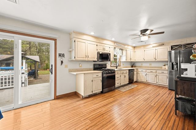 30 Sandy Beach Rd, Plymouth, MA 02360