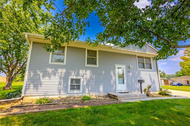 1716 S 4th Avenue E, Newton, IA 50208